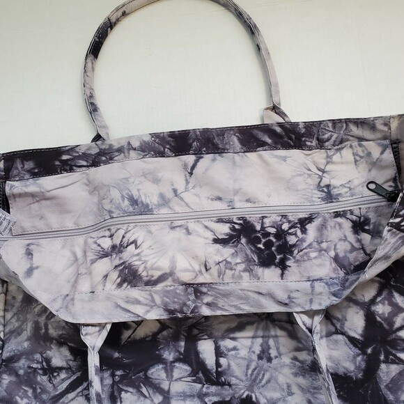 Victoria's Secret Tote Tie Dyed Tote Weekender 2021 New Original Packaging NWT - Picture 7 of 12
